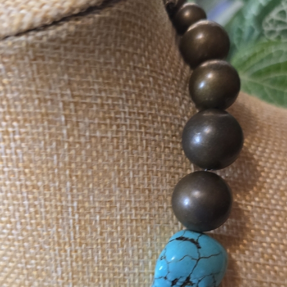 Chico's Faux Turquoise and Green Dyed Shell Statement Necklace - Picture 9 of 12